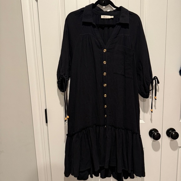 Millibon Dresses & Skirts - Millibon Black Midi Dress with Buttons and Pockets